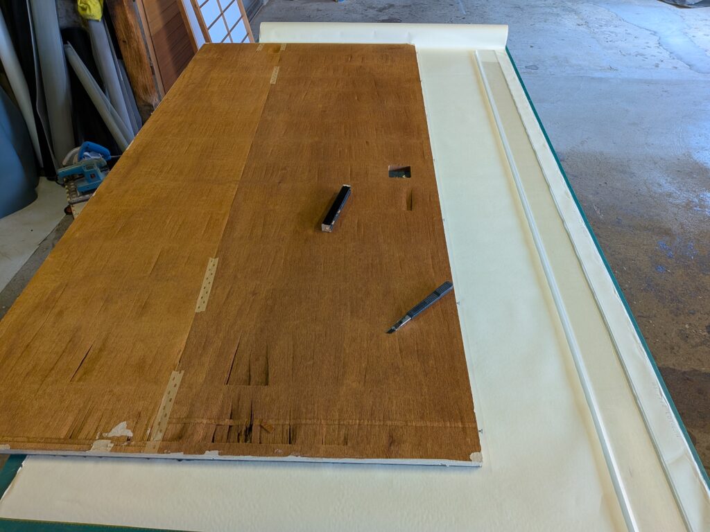 襖張替作業 紙裁断